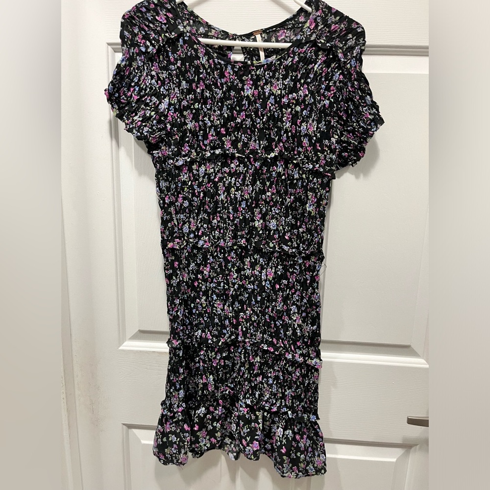 ✨ Free People Chic Black Floral Midi Dress ✨